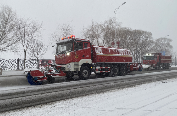 BG视讯情形除冰雪装备全力投入破冰作业，助力北京蹊径交通清静